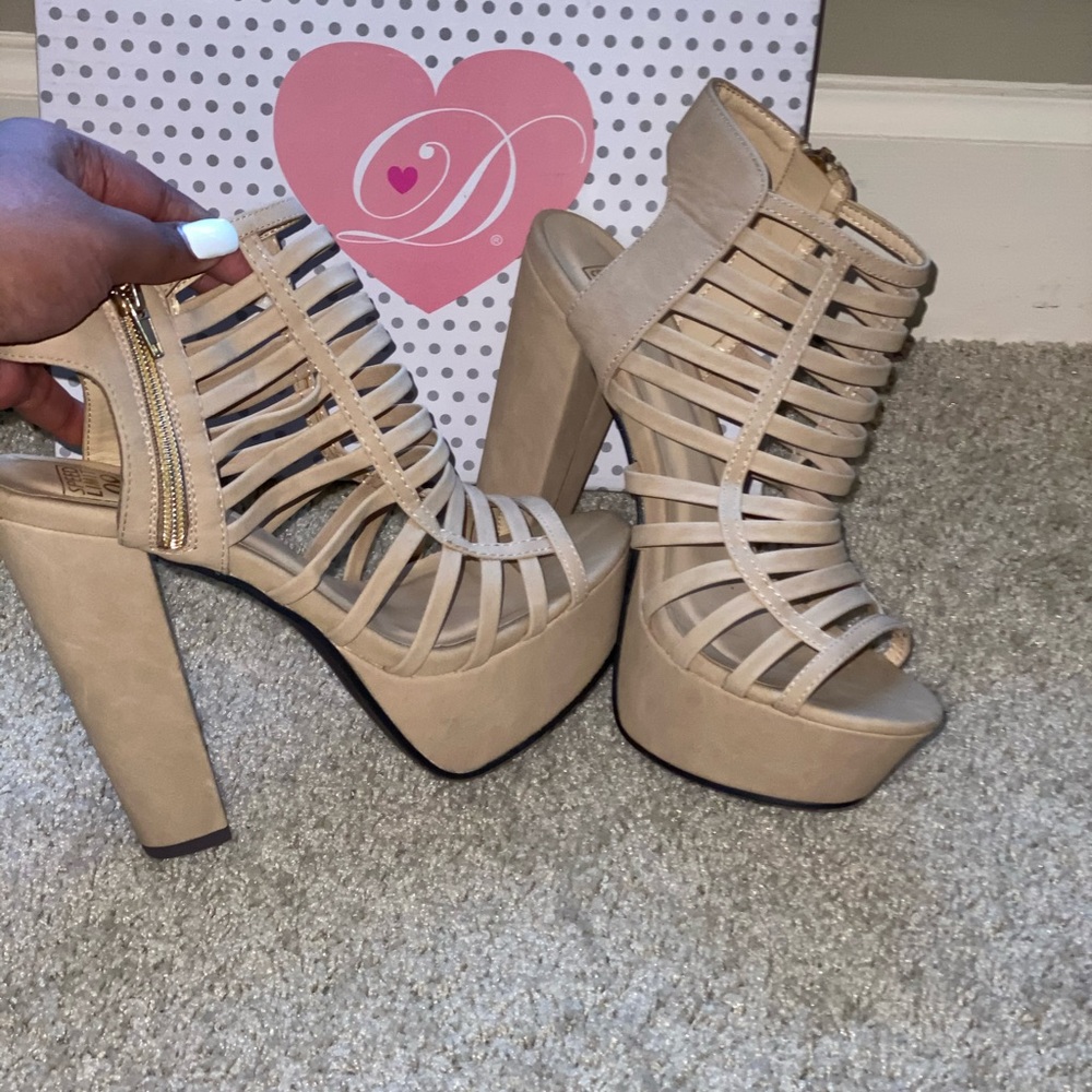 Tan Block Heel - Picture 2 of 2